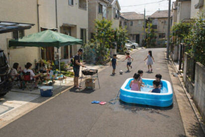 いまのご時世さすがにアウト！　日本各地で発生してご近所を悩ませる「道路族」ってなに？