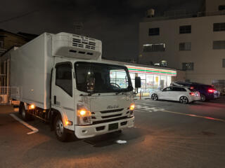 コンビニ配送トラックの舞台裏