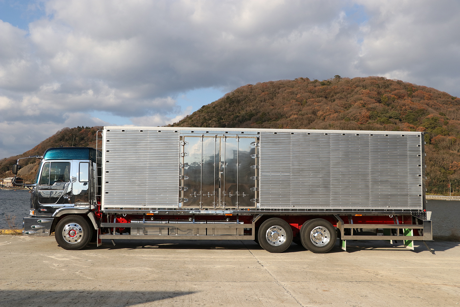 控えめなデコトラ