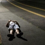 毎年100人以上が「路上で寝て」事故死ってホントに日本かよ！　ドライバーには怖すぎる「路上寝込み」を避ける方法と見つけたときの正解とは？