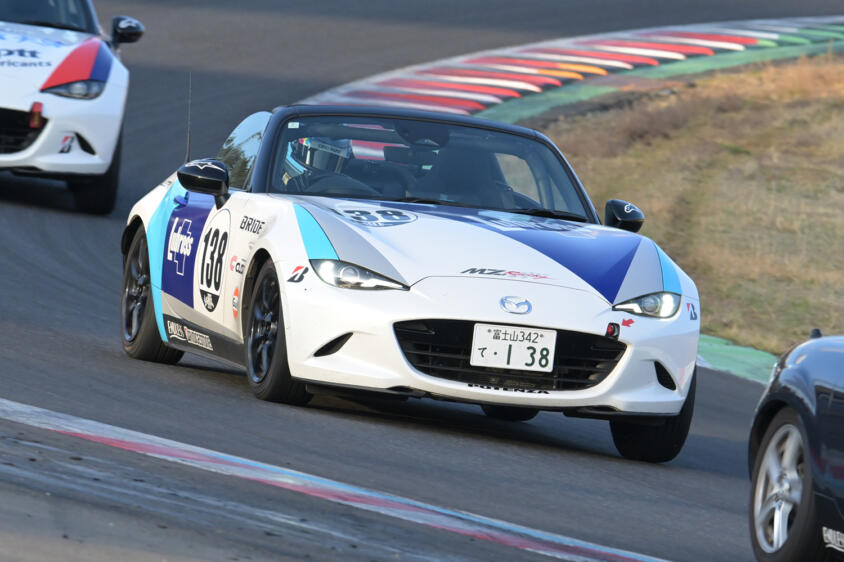 マイカーでロードスターパーティレースに参戦！　赤旗が出るほどの強風のなかで奮闘した若手ジャーナリストの闘いをリポート