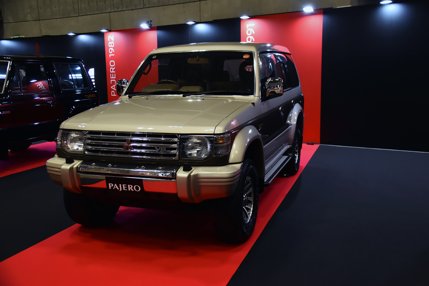 オートモビルカウンシルの三菱ブースに展示された２代目パジェロ