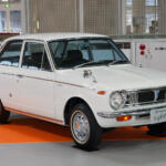 【画像】初代カローラ「80点＋α」とテスラ！　世界の自動車メーカーが指標にする「ベンチマーク」はこうして作られる 〜 画像1