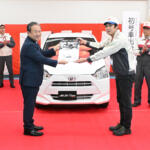 100台限定車に4400人が殺到した「ミライース tuned by D-SPORT Racing」！　ダイハツ本社の１号車出荷式に潜入!!