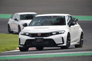 シビック タイプRが特別仕様の「RACING BLACK Package」しか選べなくなっていた