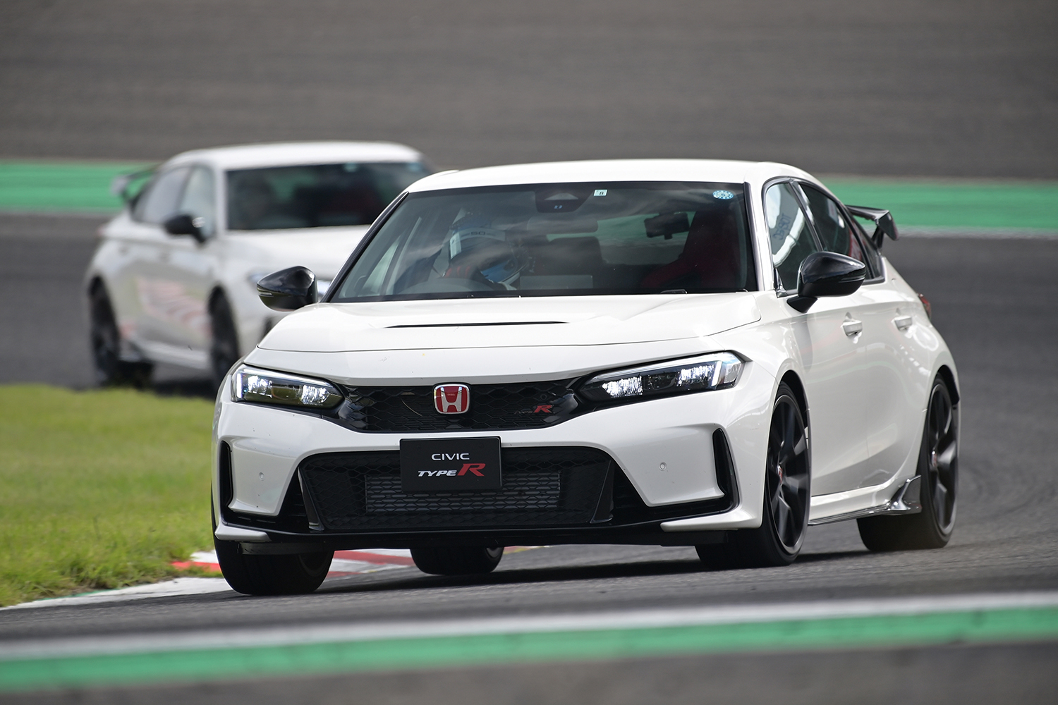 シビック タイプRが特別仕様の「RACING BLACK Package」しか選べなくなっていた