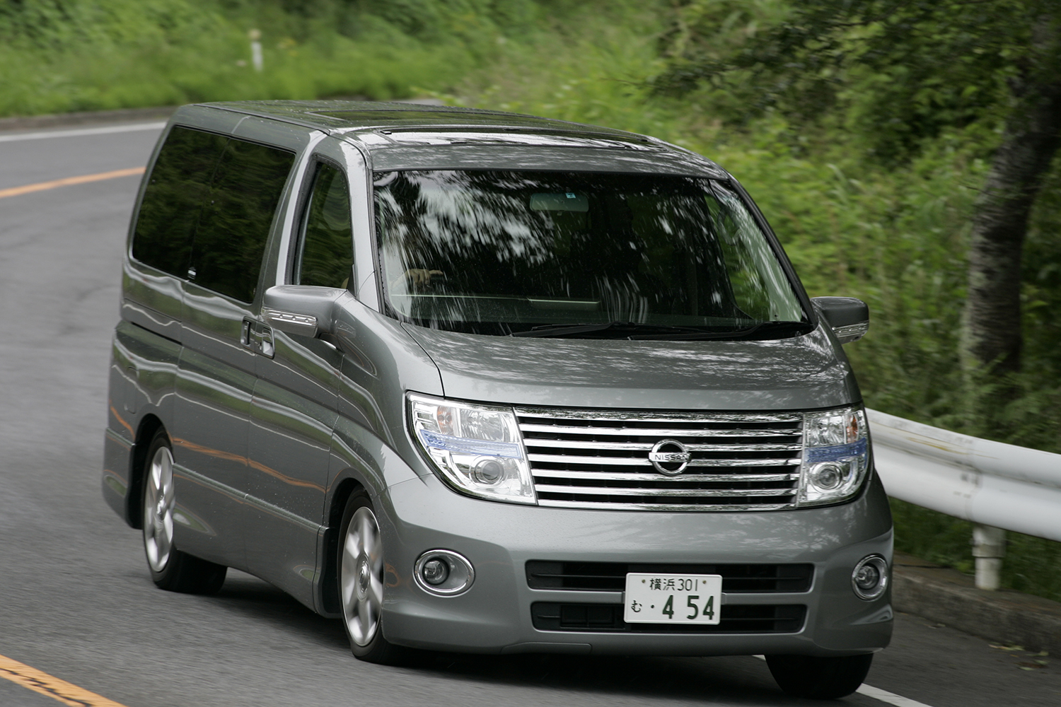 １度乗ったら「ミニバン観」変わるかも！　スポーツカー乗りをも唸らせる走りのいい中古ミニバン４選