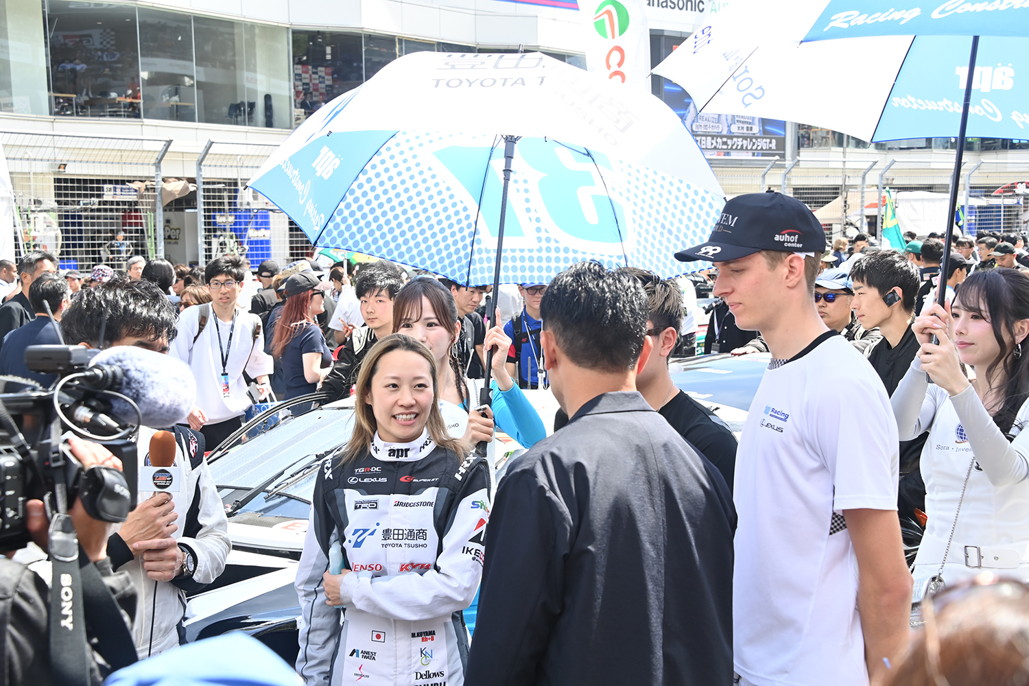 31号車 apr 小山美姫選手
