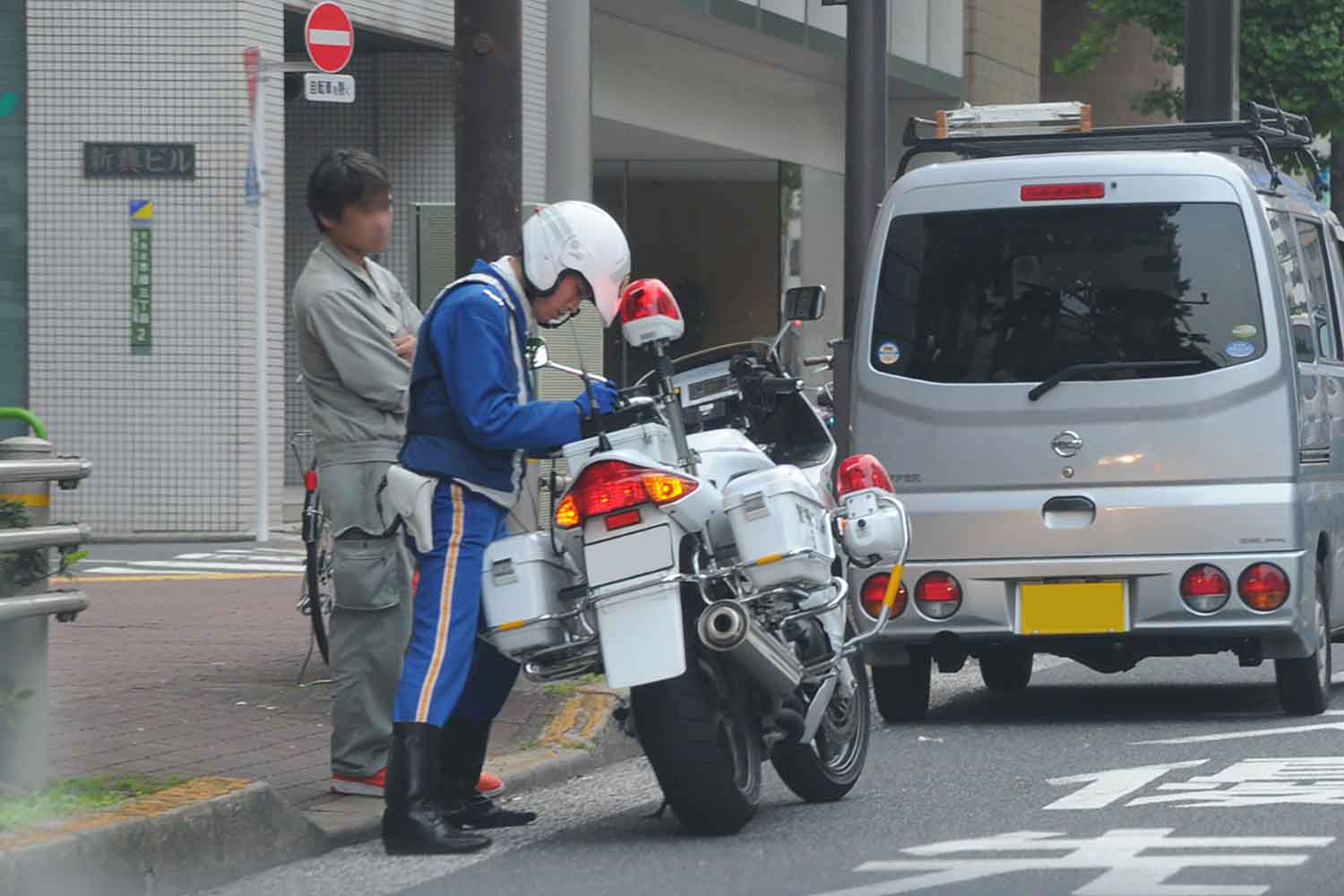 交通違反の取り締まりイメージ