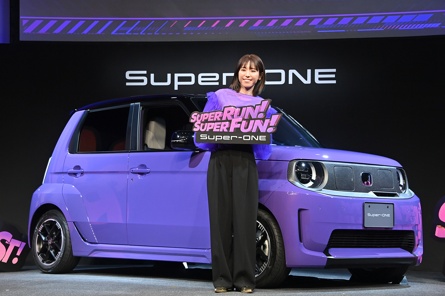 予約台数7000台超の新型車発表会に若槻千夏さんも駆けつけた！　ホンダ「Super-ONE」は東京なら実質150万円で購入できるってバグだろ