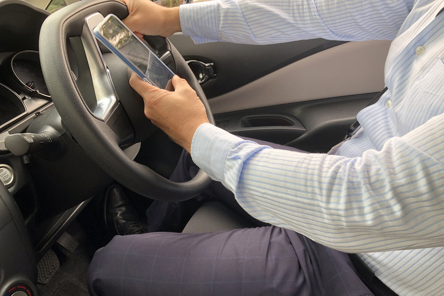 運転中のスマホの操作