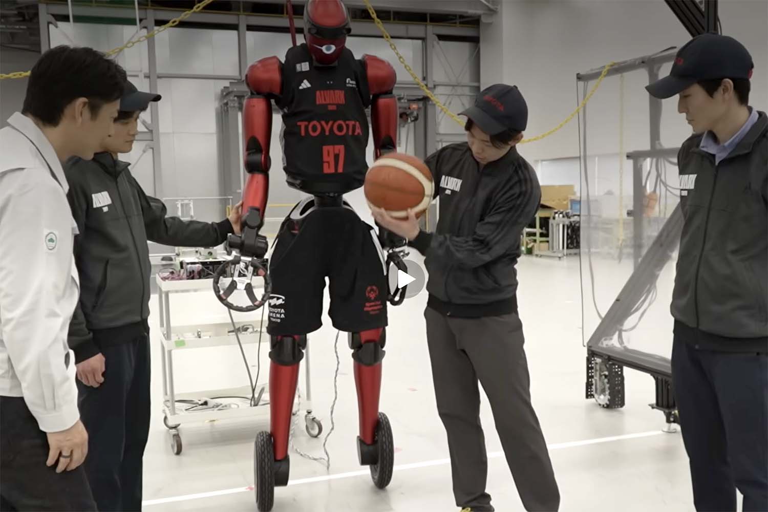トヨタのバスケットボールロボットのCUE7の開発シーン
