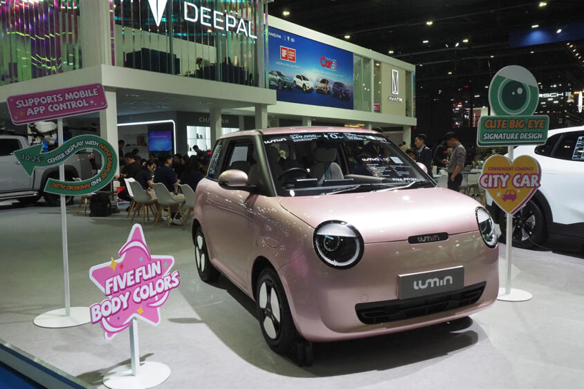 ニッポンの「かわいい文化」がアジアでも大人気！　タイのモーターショーでは「キャラもの」自動車やバイクに女子が熱視線!!
