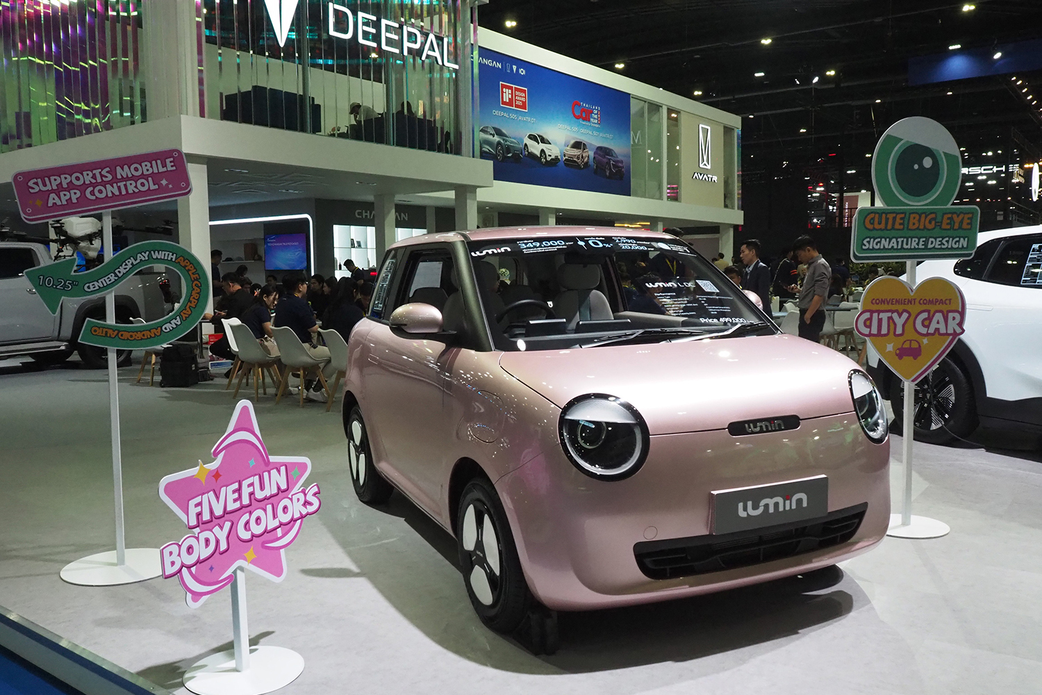 ニッポンの「かわいい文化」がアジアでも大人気！　タイのモーターショーでは「キャラもの」自動車やバイクに女子が熱視線!!
