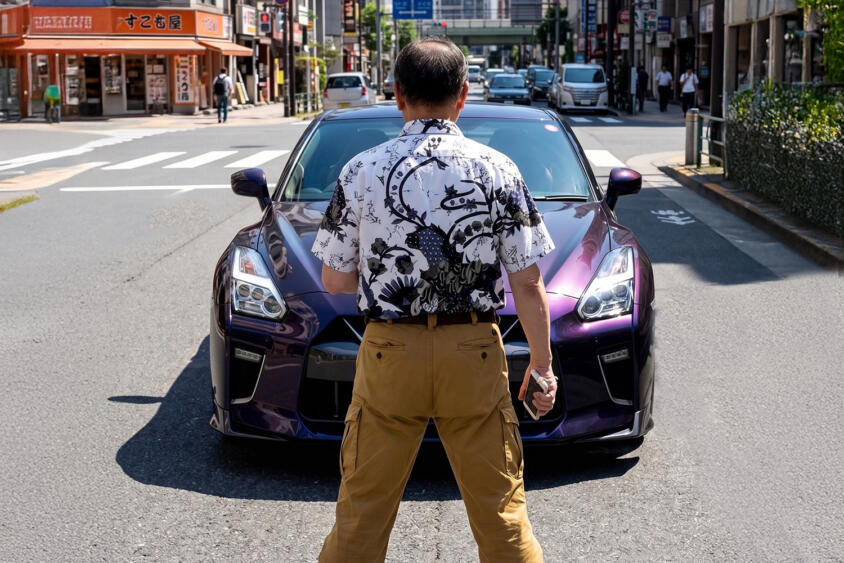 交通弱者だからって「人」が何をやっても許されるワケじゃない！　クルマへの妨害や接触で「歩行者」が罪に問われるケースとは