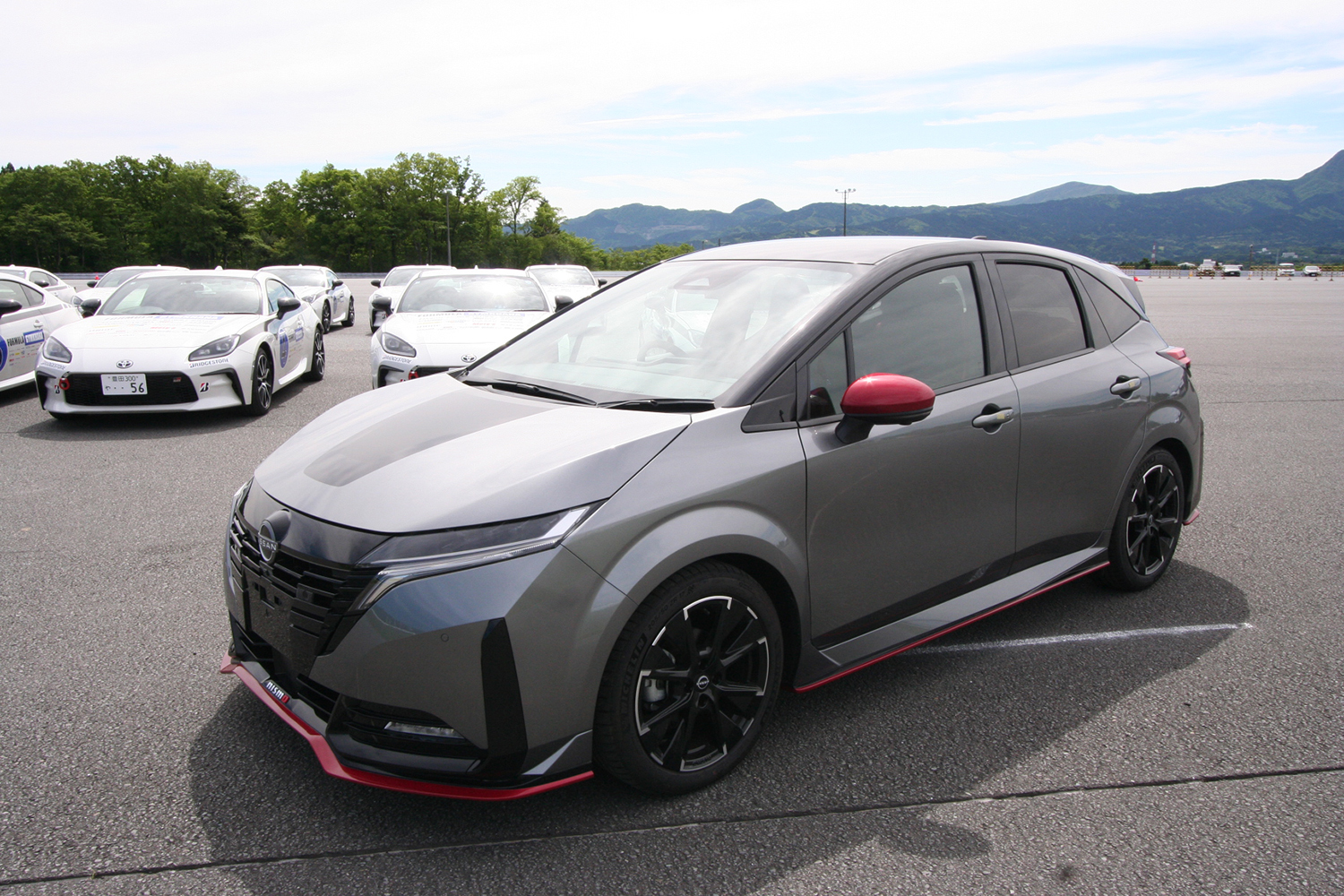 日産オーラニスモのフロントスタイリング