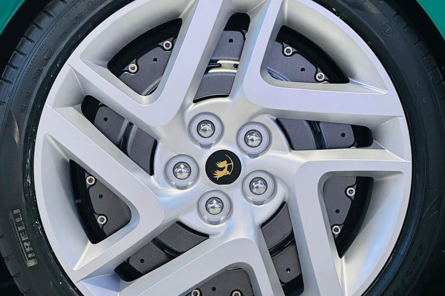 常識を覆す軽量ＥＶスポーツカー「ロングボウ」はこれ絶対に楽しいヤツだ 〜 画像9