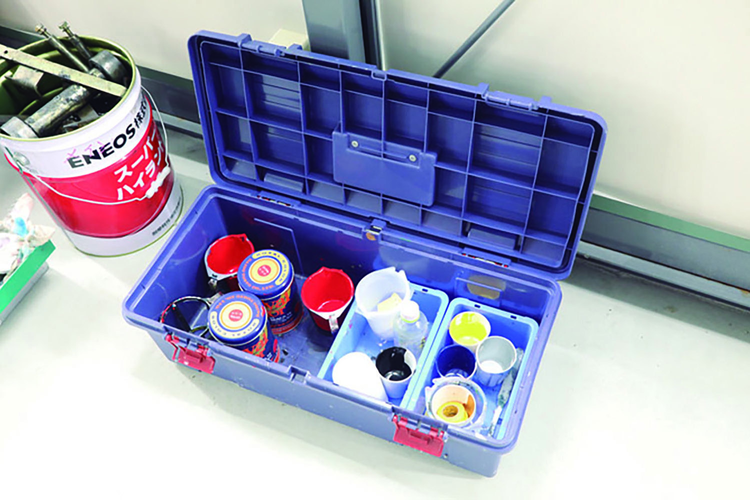 トラックの箱のペイント用の塗料