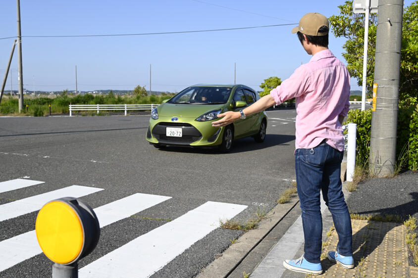 歩行者はいたけど渡ろうとしてなかったじゃん！　横断歩道で一時停止せずに警察に捕まったけどこれって違反なの？
