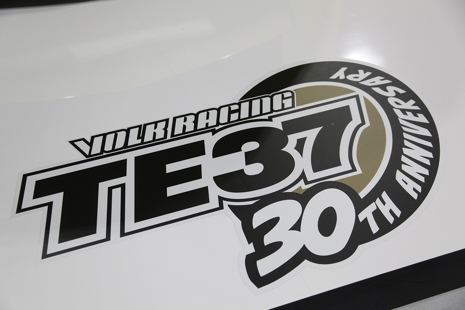 RAYS TE37の30周年記念ロゴ