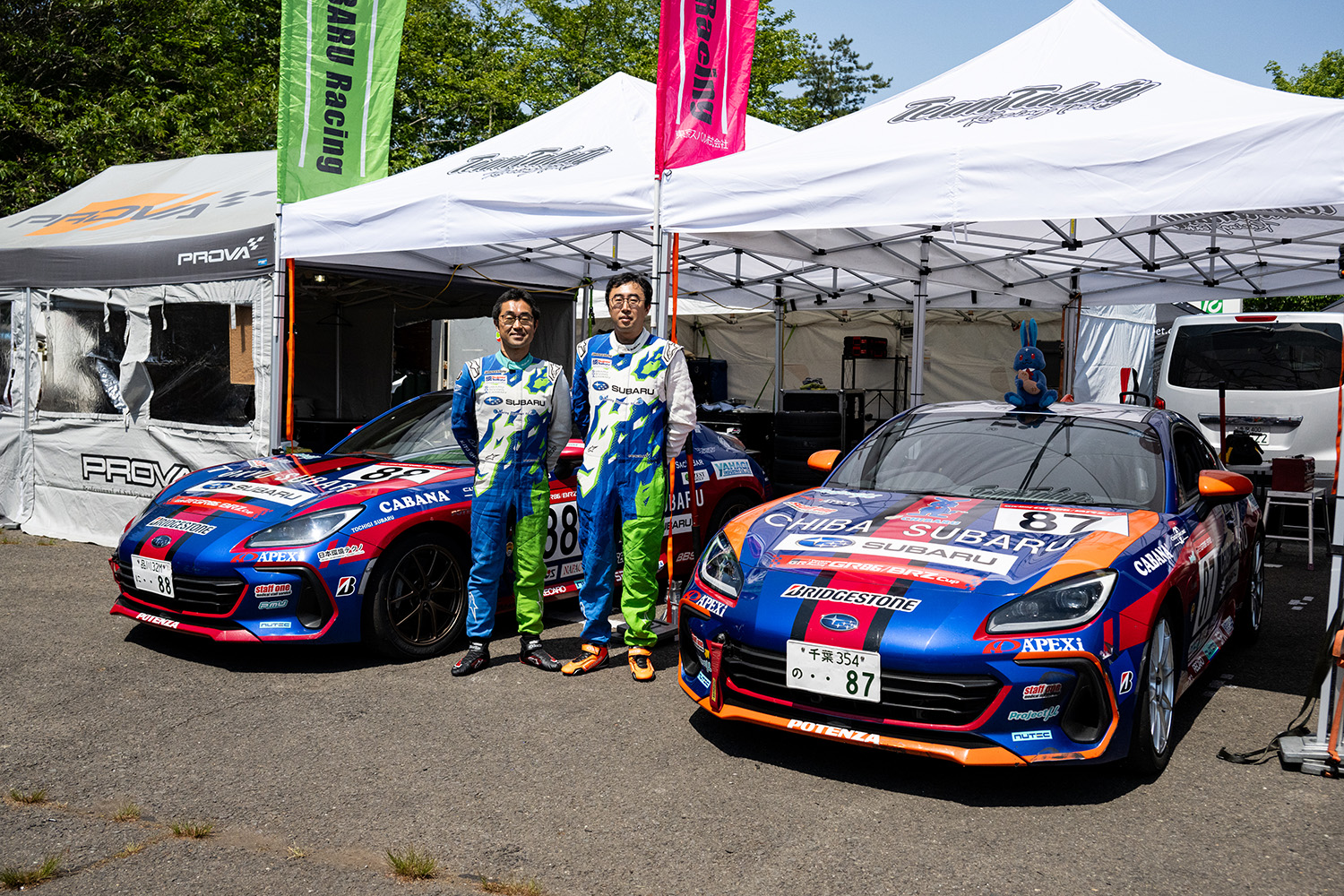 88号車の伊藤和広選手と87号車の伊藤 奨選手