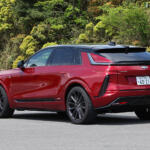 【画像】【試乗】乗ったらアメ車の固定観念が覆ること確実！　キャデラックのBEV SUV「リリックＶ」は速さも楽しさも文句なし 〜 画像2