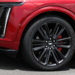 【画像】【試乗】乗ったらアメ車の固定観念が覆ること確実！　キャデラックのBEV SUV「リリックＶ」は速さも楽しさも文句なし 〜 画像3