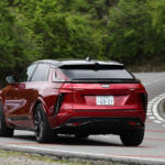 【画像】【試乗】乗ったらアメ車の固定観念が覆ること確実！　キャデラックのBEV SUV「リリックＶ」は速さも楽しさも文句なし 〜 画像13