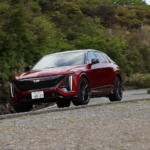 【画像】【試乗】乗ったらアメ車の固定観念が覆ること確実！　キャデラックのBEV SUV「リリックＶ」は速さも楽しさも文句なし 〜 画像16