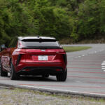【画像】【試乗】乗ったらアメ車の固定観念が覆ること確実！　キャデラックのBEV SUV「リリックＶ」は速さも楽しさも文句なし 〜 画像17