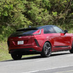 【画像】【試乗】乗ったらアメ車の固定観念が覆ること確実！　キャデラックのBEV SUV「リリックＶ」は速さも楽しさも文句なし 〜 画像23