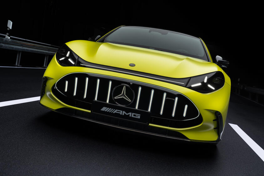 1169馬力の４ドアクーペって誰向けだ!?　新型AMG GT 4ドアクーペの強烈すぎるスペックをライバルの「ポルシェ」「テスラ」と比べてみた