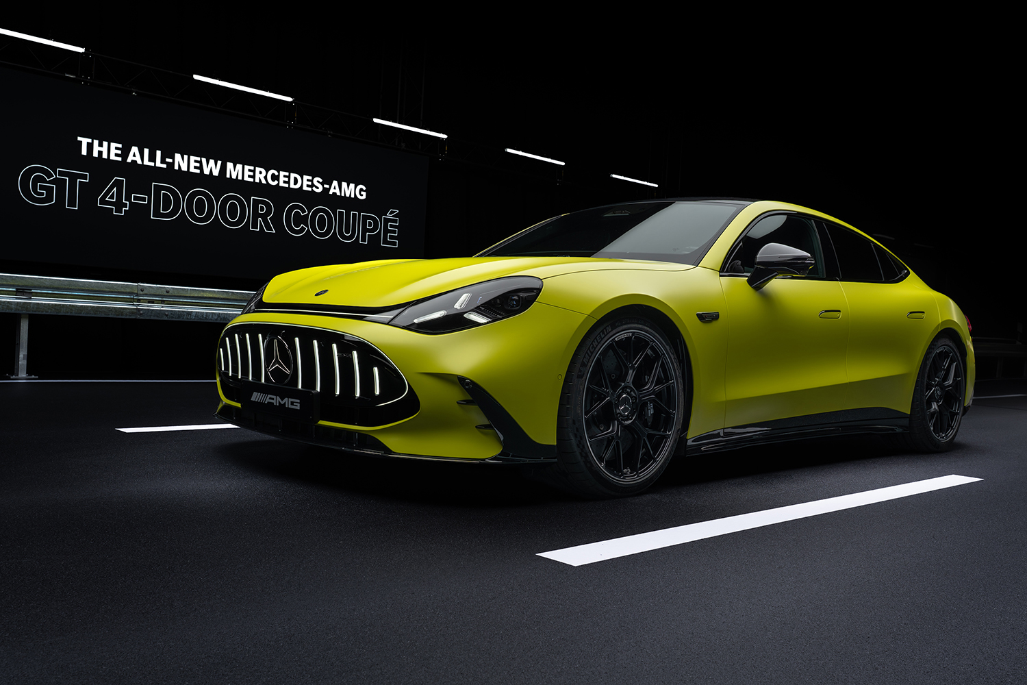 メルセデスAMG GT 4ドアクーペのフロントスタイリング