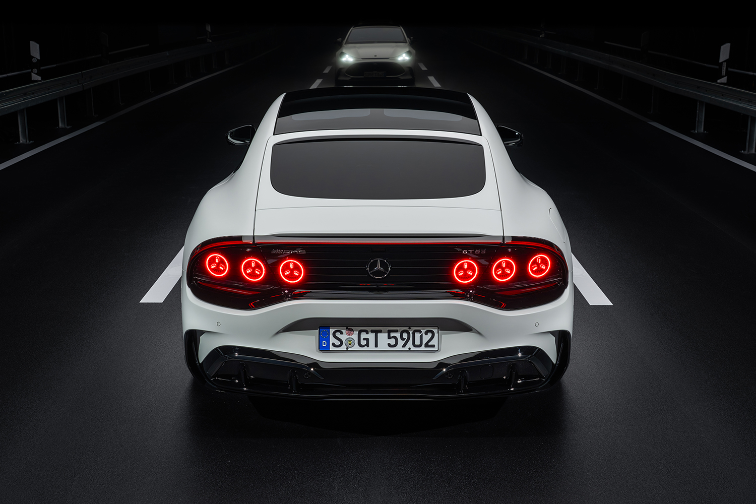 メルセデスAMGの新型GT 4ドアクーペが怪物ＥＶになっていた 〜 画像40