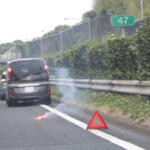 【画像】クルマ壊れたぞ……どうすりゃいい？　高速道路上でクルマが止まったときの正解とは 〜 画像6