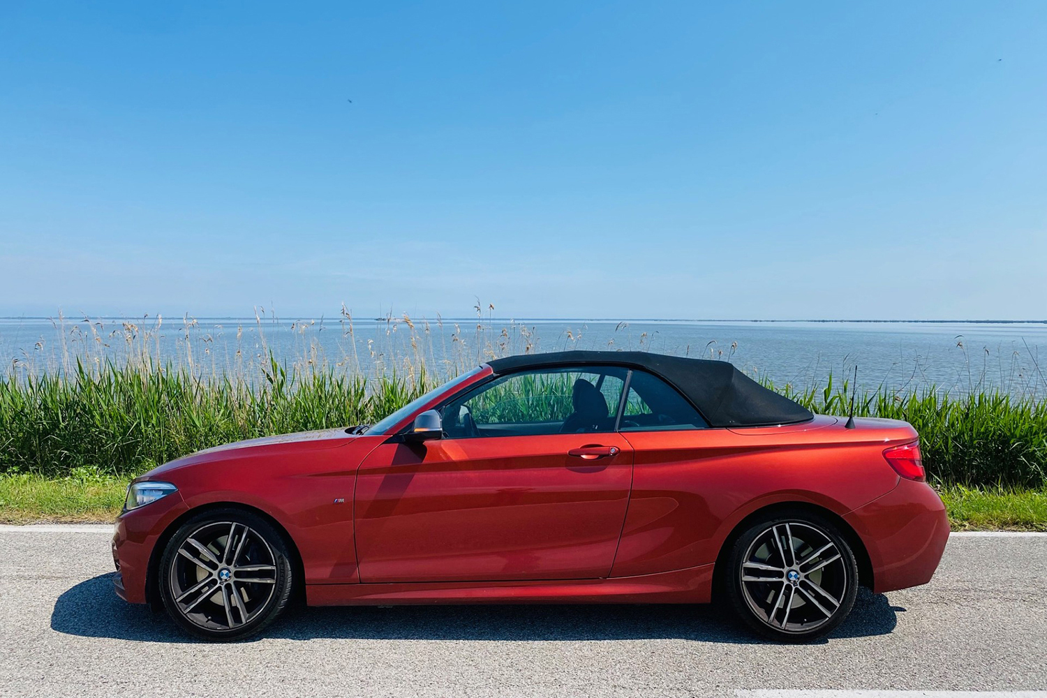 BMW2シリーズカブリオレのサイドビュー