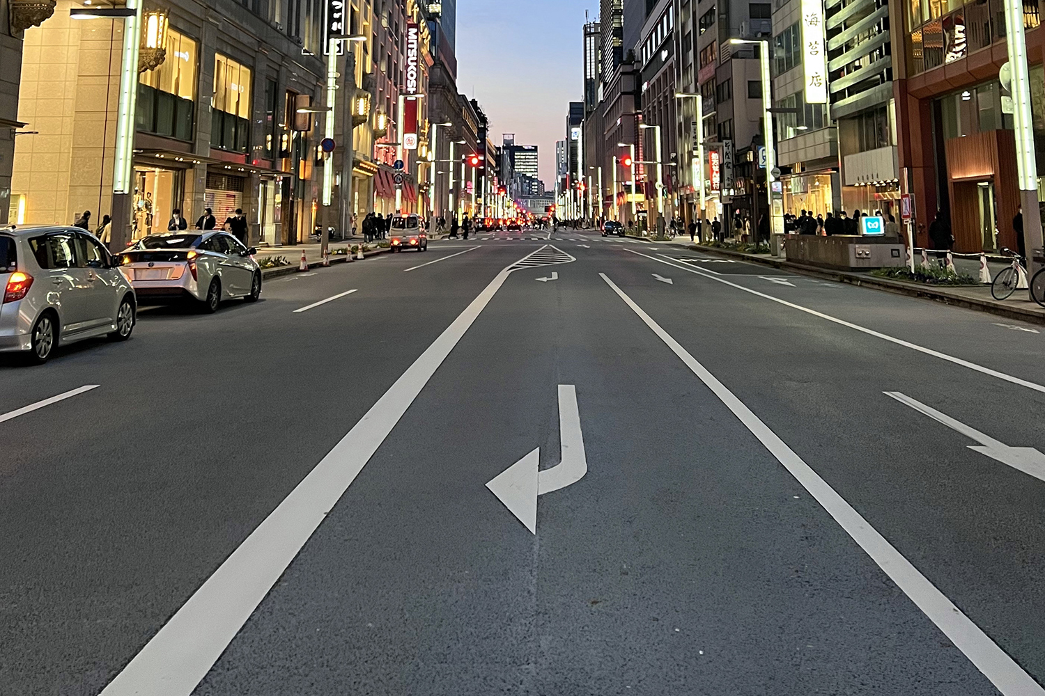 右折レーンからの車線変更でセーフな場合とアウトな場合の違いとは