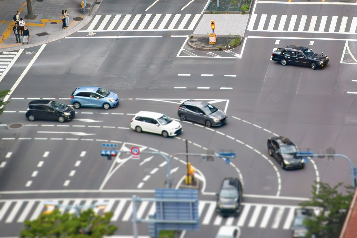 右折車線のある道路