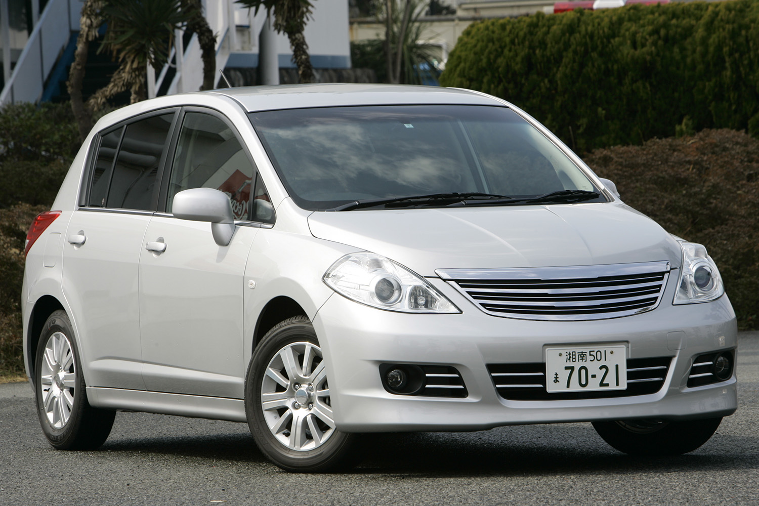 日産ティーダ アクシス