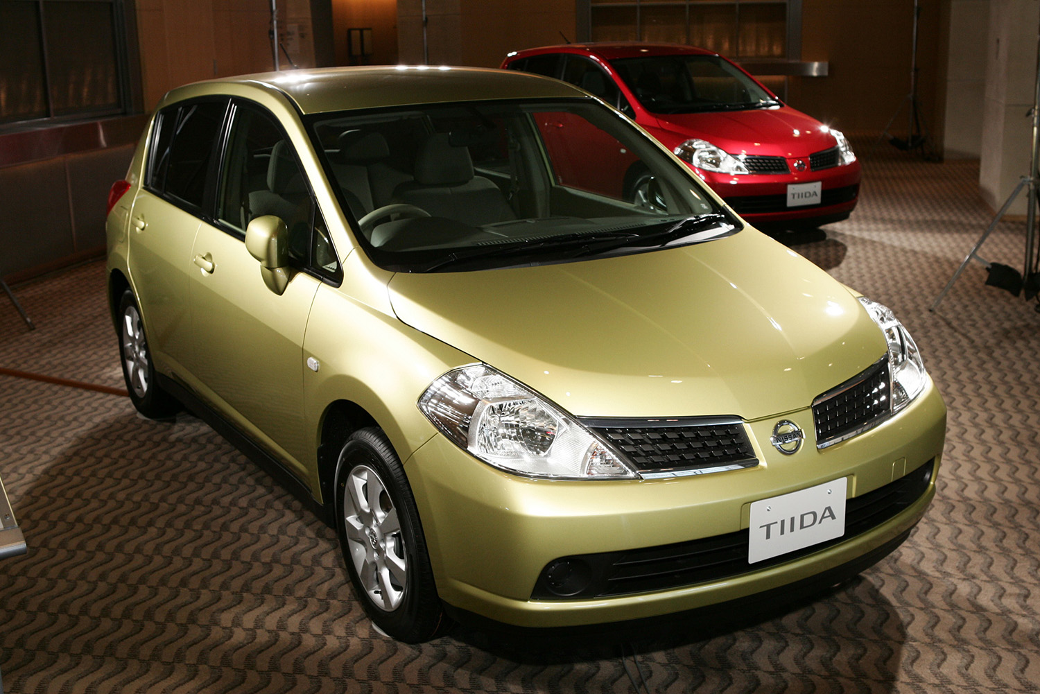 日産ティーダのフロントスタイリング