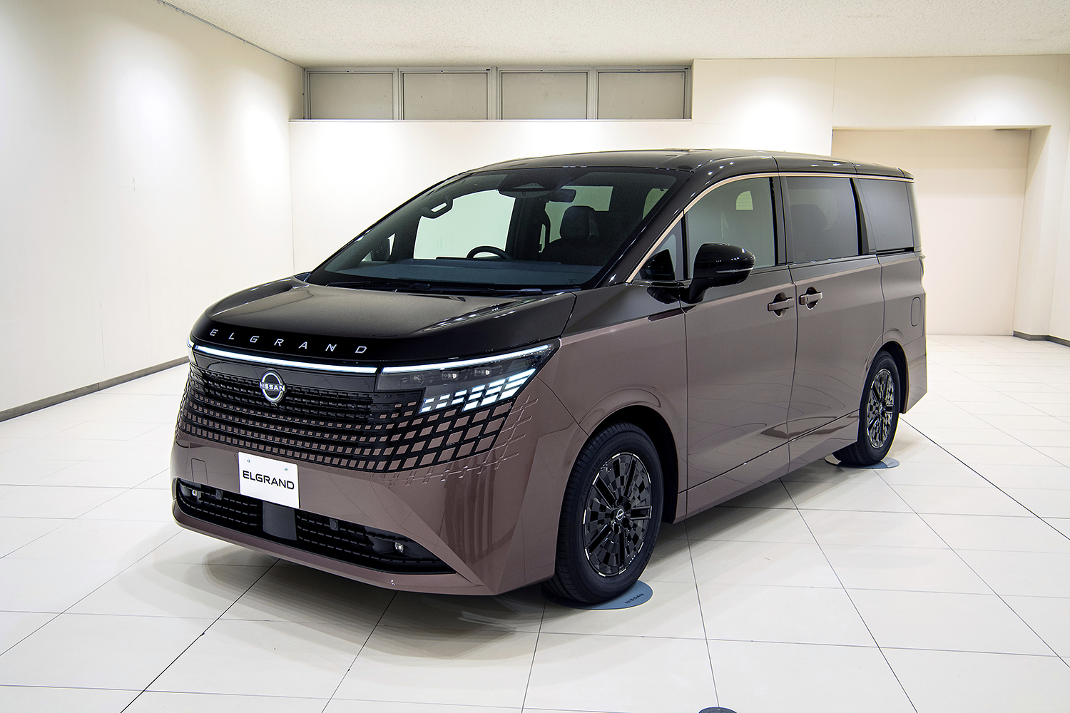 日産エルグランドのフロントスタイリング