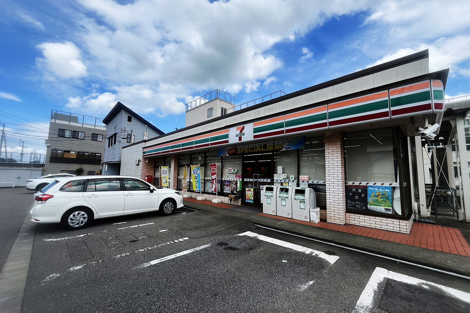コンビニの駐車場