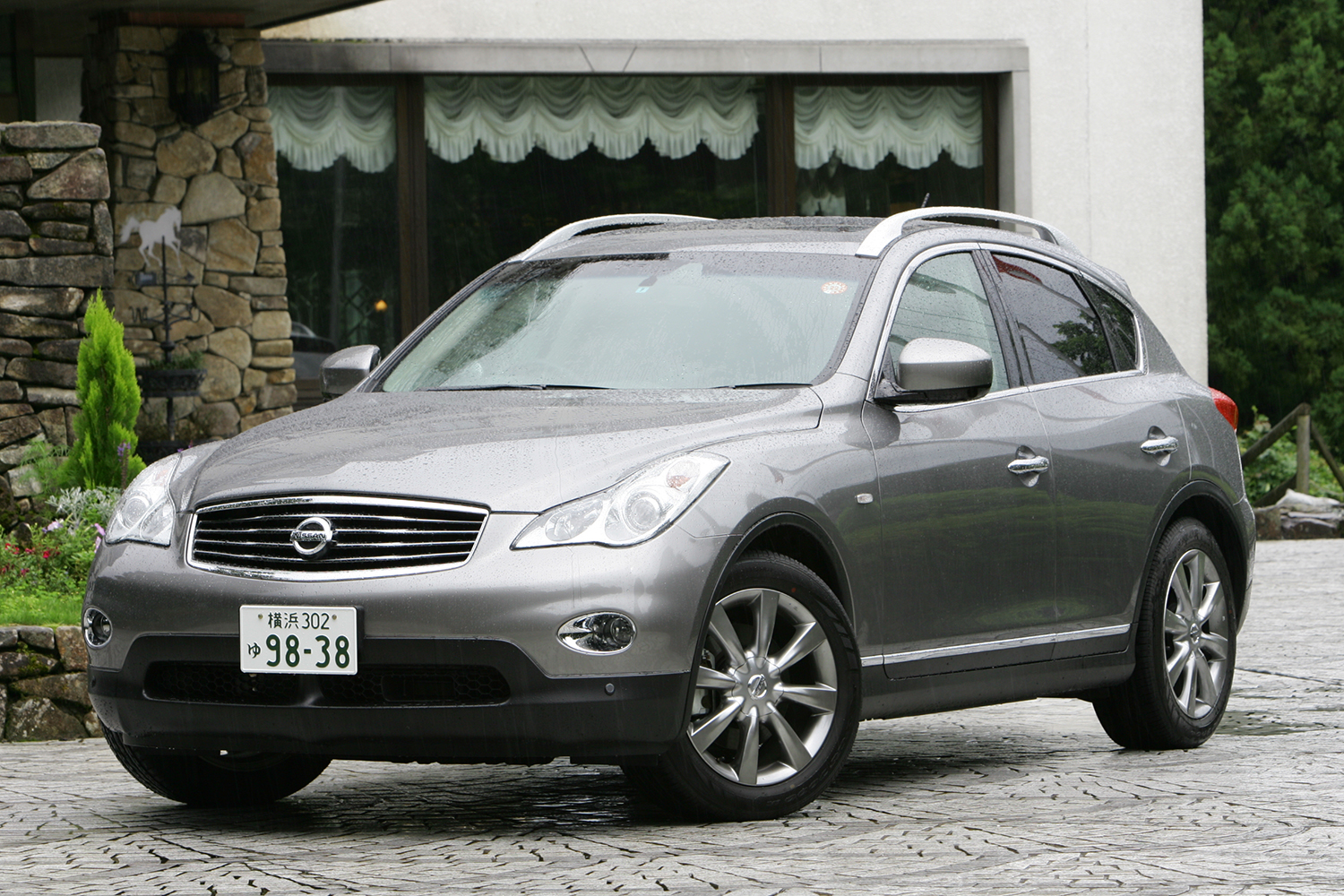 日産スカイラインクロスオーバー