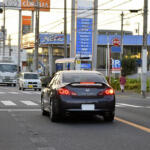 【画像】「対応車線の左折車も連なってるし……隙間で右折！」は反則金アリの立派な違反!!　今一度確かめたい「右折」のルール 〜 画像2