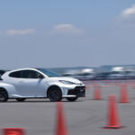 【画像】最新GRヤリスとGRカローラの性能を特設コースで試乗できるってマジか！　TGRのスペシャル試乗会が秒で完売!!【AMA2026】 〜 画像12