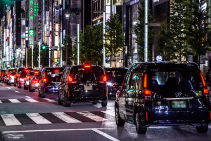 横断者がいないのに対向車が横断歩道の手前で一時停止していたらコチラも停まらないと違反！　まったく知られていない道交法の解釈で取り締まられる例が増えていた!!