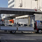 【画像】日本の物流現場が生み出した大発明！　ウイング車がもたらした多大なるメリット 〜 画像2