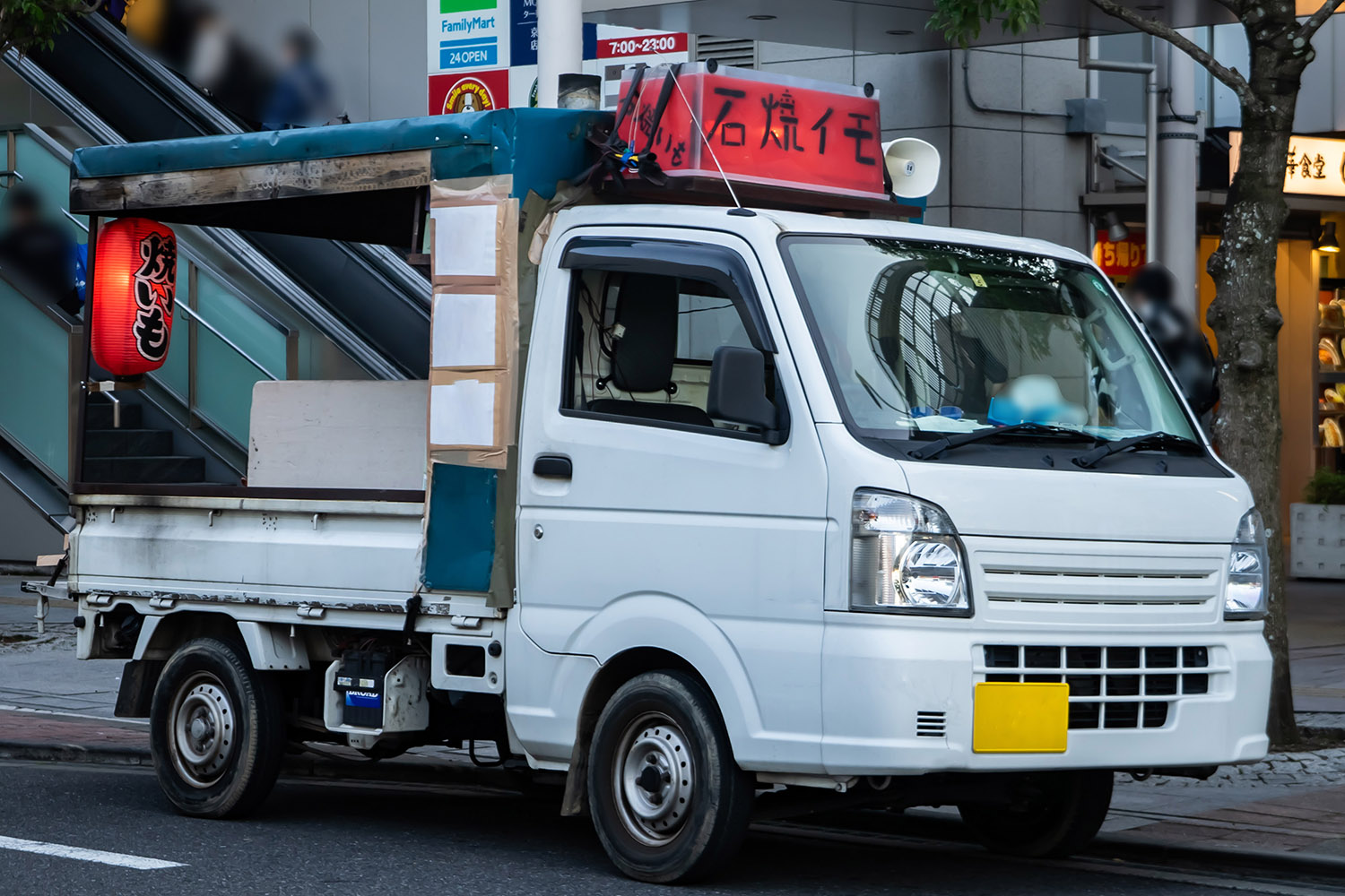 焼き芋の移動販売車