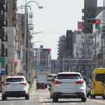 【画像】対向の直進が多くていっつも右折渋滞ひどいんだけど……右折の矢印信号設置してくれない？　なかなか要望が通らないのは「要件」を満たさない交差点の可能性アリ 〜 画像1