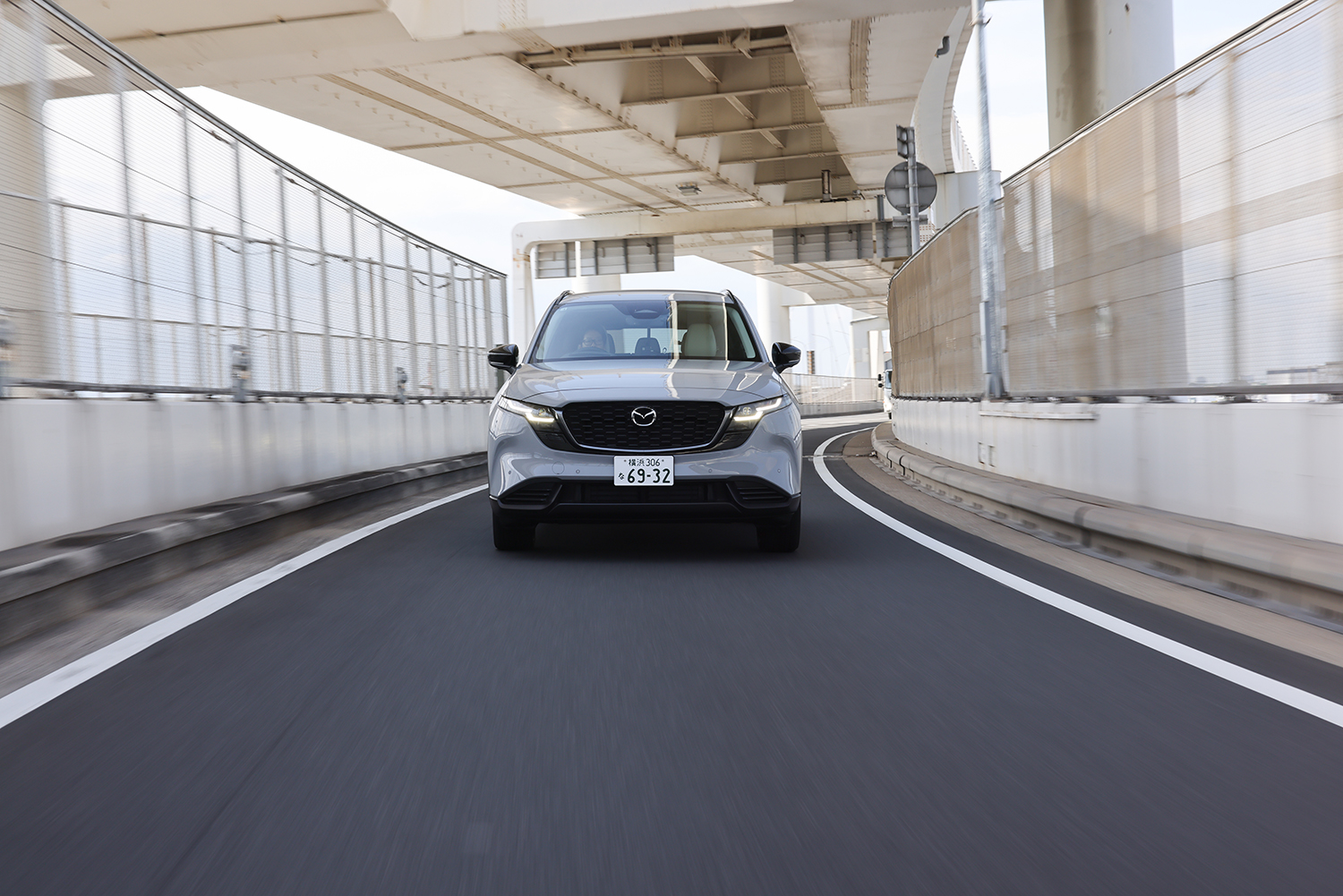 新型CX-5の走行シーン
